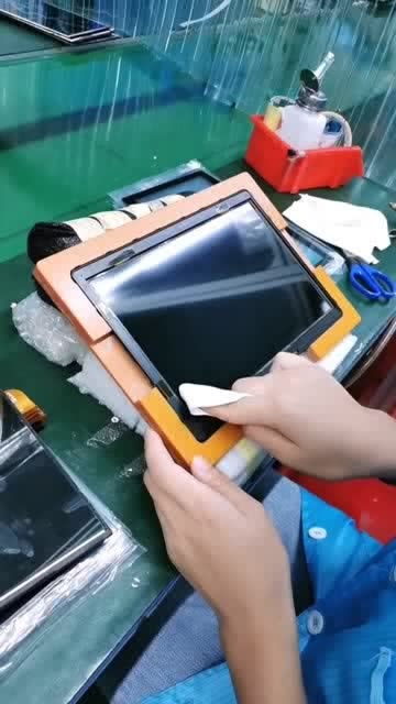 屏幕背后的故事 電子廠工人的日常與極致匠心