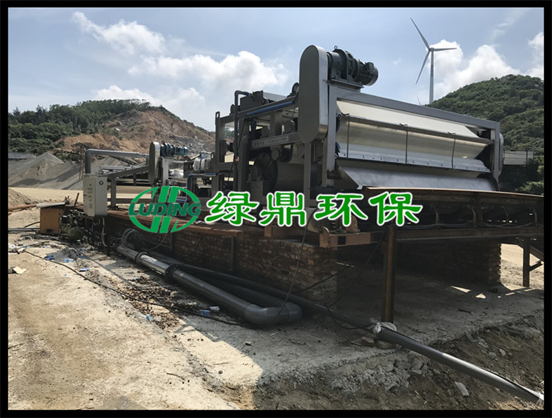 福建洗沙泥漿帶式壓濾機安裝現場 4