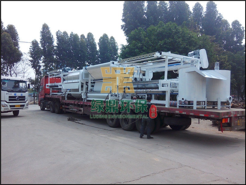 帶式壓濾機發往鉆探廢泥漿處理工程 4