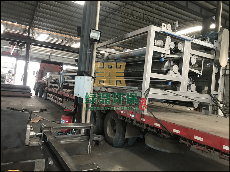 帶式壓濾機發往鉆井廢棄泥漿固化處理工程 3