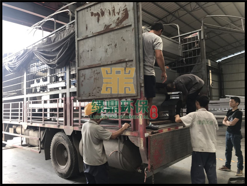 帶式壓濾機發往鉆孔廢水泥漿處理工程 1
